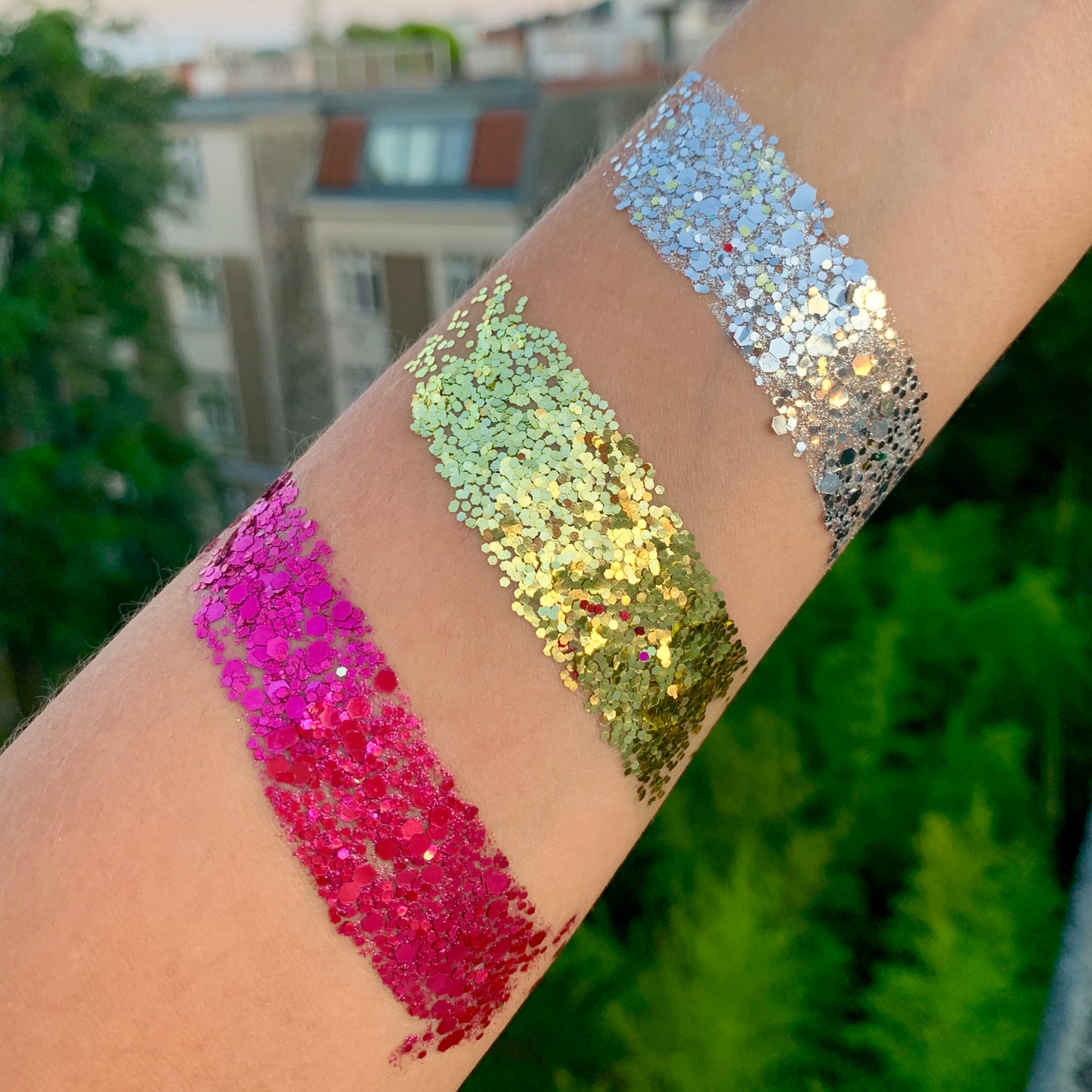 LET'S GO TO TOMORROWLAND BIO GLITTER SET